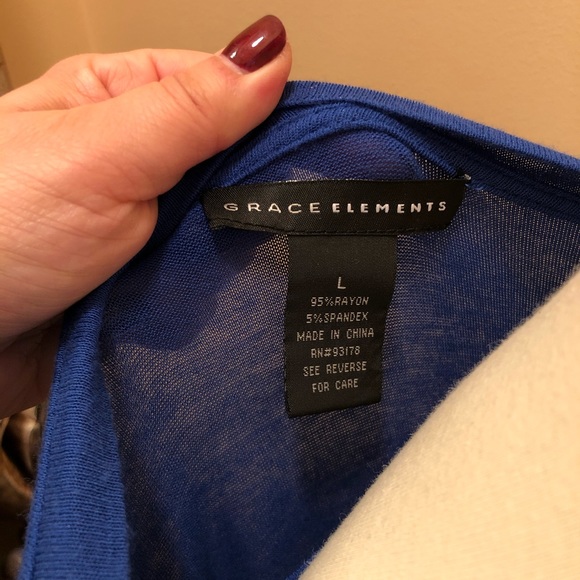 Closet blowout Women’s blue oversized tunic top with shell. - Picture 4 of 4